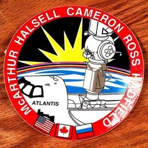 STS-74 SHUTTLE NASA CREW STICKER, 1995 OFFICIAL MISSION DESIGN, FULL COLOUR,